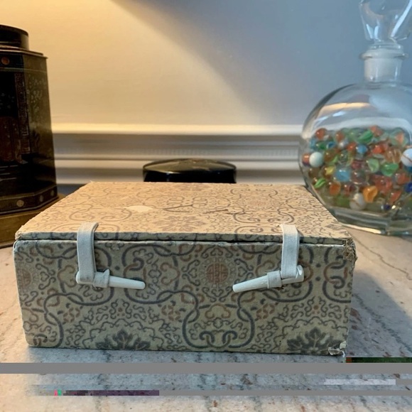 Vintage Pair Of Jade Foo Dogs With Wooden Stand & Original Box - Picture 12 of 15